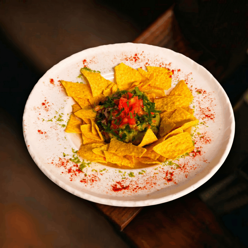 NACHOS & GUACAMOLE
