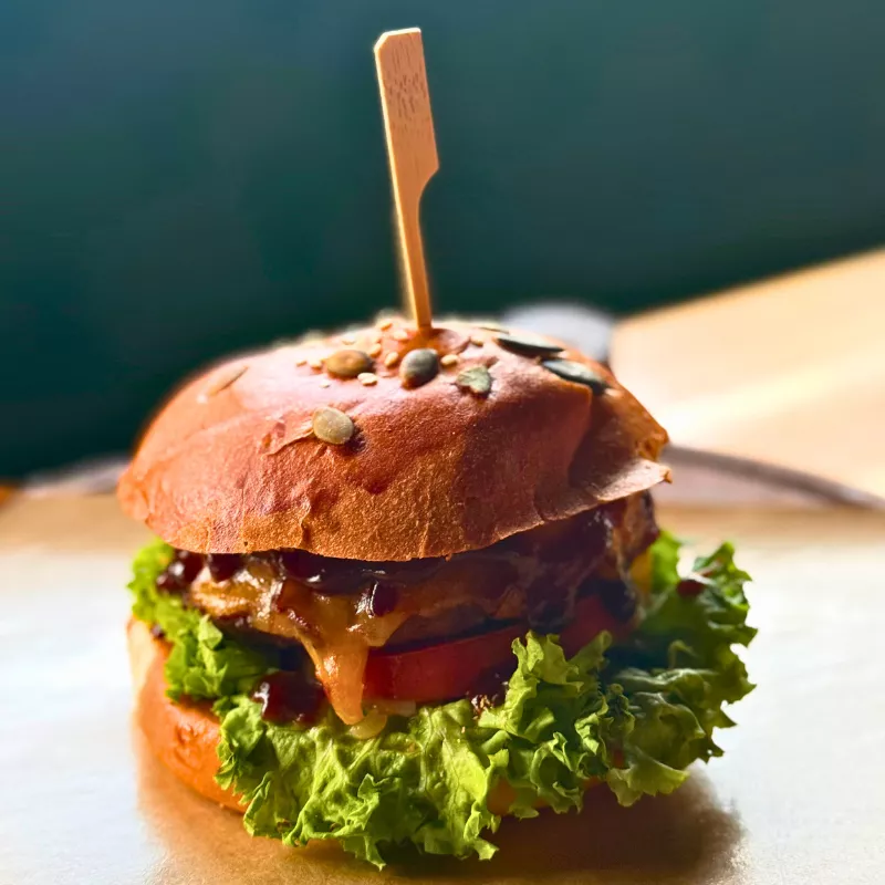 CHEESEBURGER CU CARTOFI PROASPETI PRAJITI (NECONGELATI) | 380g