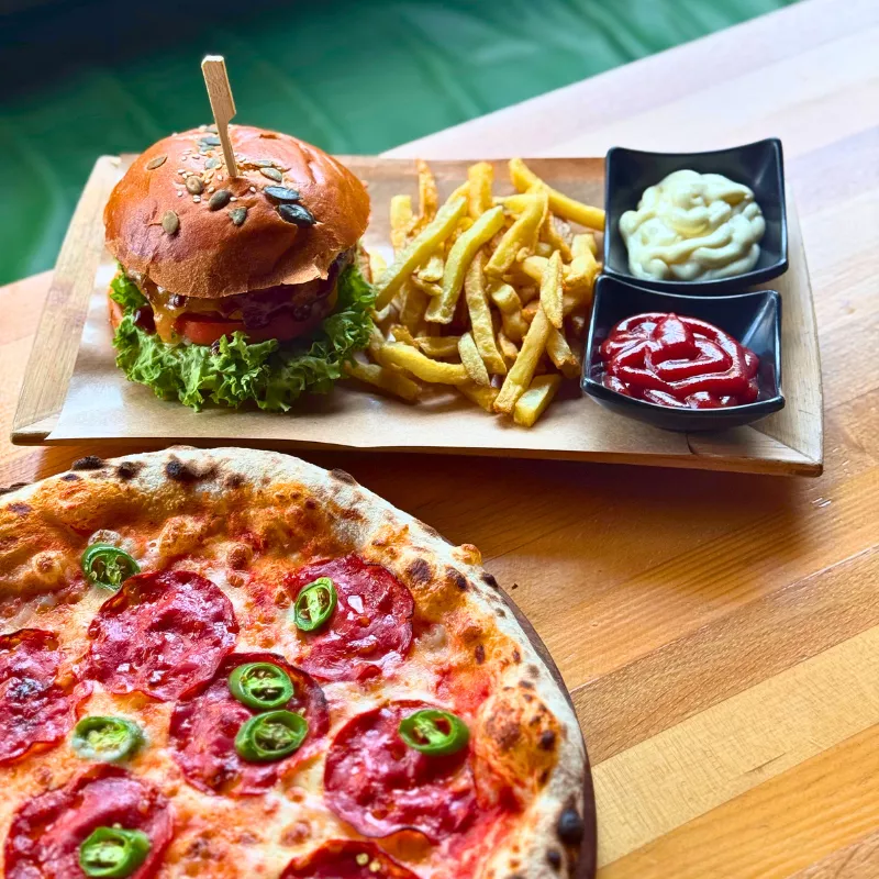 PIZZA & BURGER COMBO | 830G