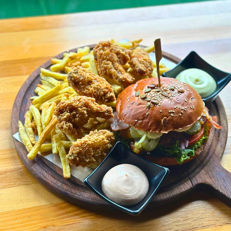 BURGER & WINGS COMBO | 940G