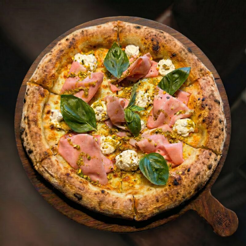 PIZZA MORTADELLA E PISTACHIO