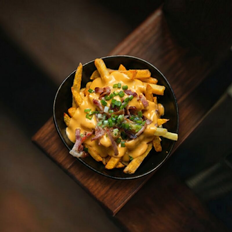 CARTOFI PROASPETI PRAJITI  CU CHEDDAR & BACON
