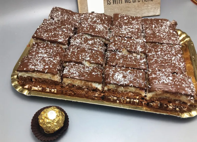 BISCUITI BOUNTY SECRET CU UMPL NUCA DE COCOS 132G