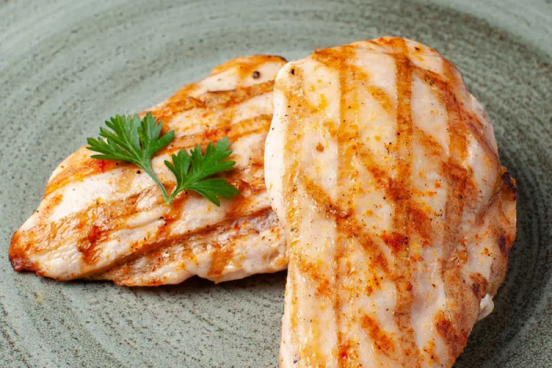 TRIUNGHI PIEPT DE PUI LA GRATAR ARDE COPT 195 G